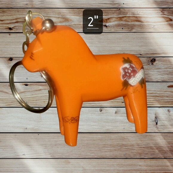 "TATTOO" Swedish DALA Horse Orange - Keyring Keychain Sweden - "MAMMA" - Picture 1 of 4